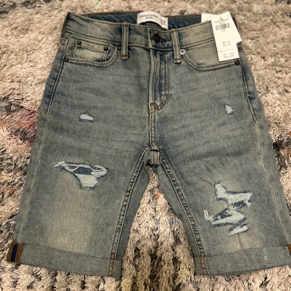 Abercrombie kids boy Bermuda shorts.